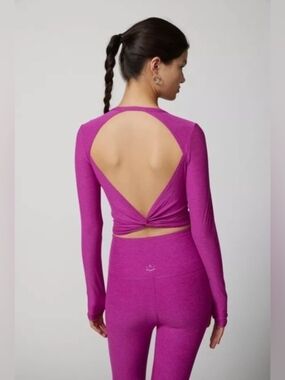 Beyond Yoga Featherweight Cutout Top And Leggings Set